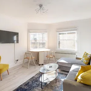 Flat In Centre Bath
